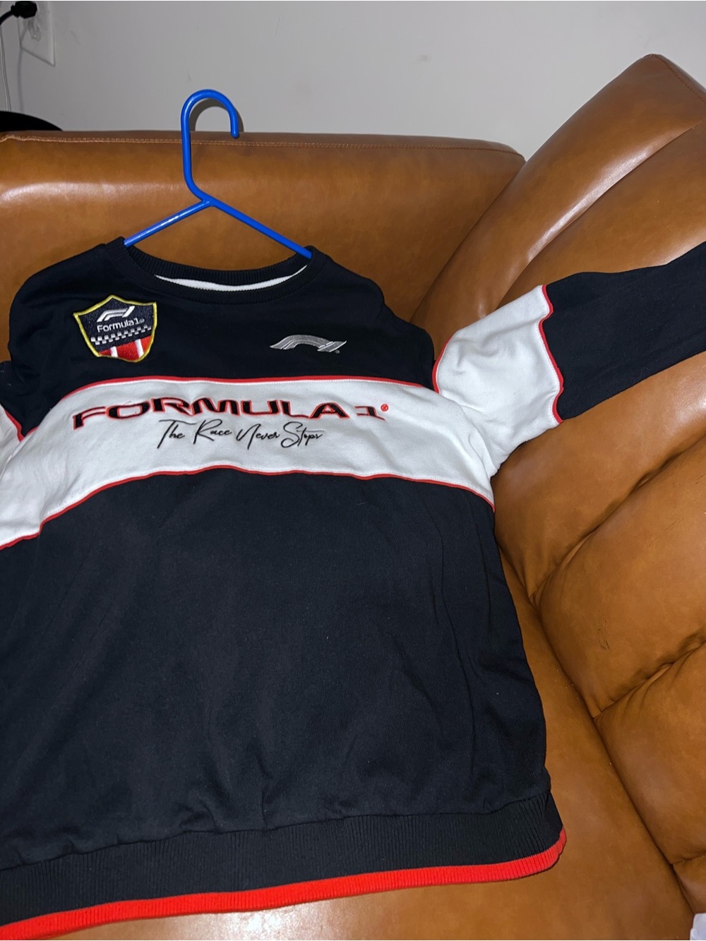Formula 1 crewneck sweatshirt “The Race Never Stops" size XL